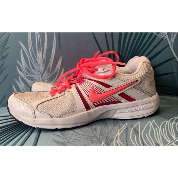 NIKE DART 10 white pink SNEAKER GYM SHOES sz 8 - Picture 1 of 7